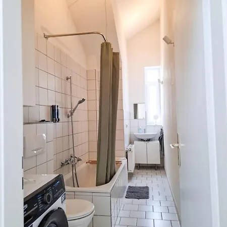 Lägenhet Einzigartiges Angebot - Maisonette Mit Balkon & Parkplatz, Zentral & Ruhig