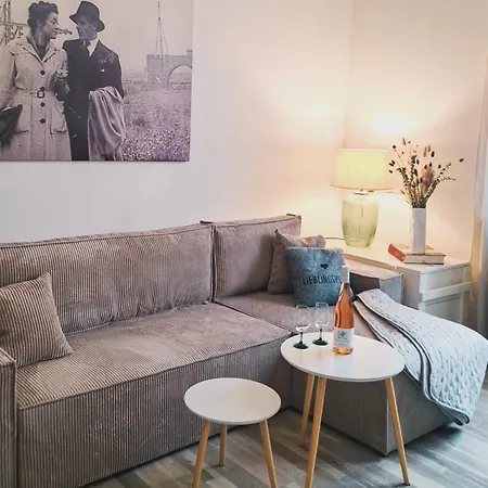 Lägenhet Einzigartiges Angebot - Maisonette Mit Balkon & Parkplatz, Zentral & Ruhig *